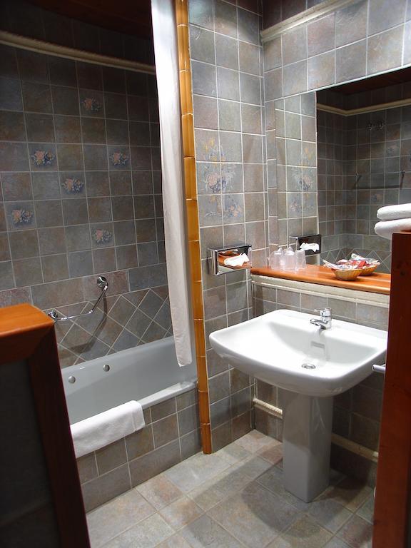 Mas De La Sala Hotel Sallent Room photo